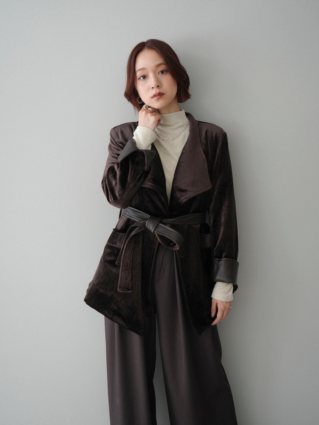 【套裝】絲絨禮服外套+小領墊肩磨毛上衣+腰帶環設計闊腿褲（三件套）