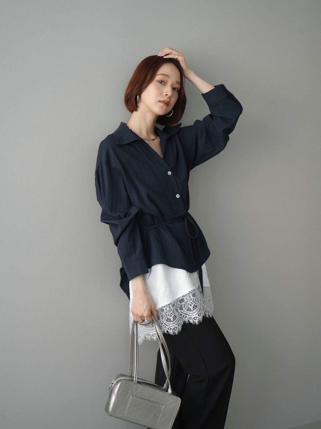 [SET]Vネック変形ラインシャツ+レーストリムキャミソール(2set)