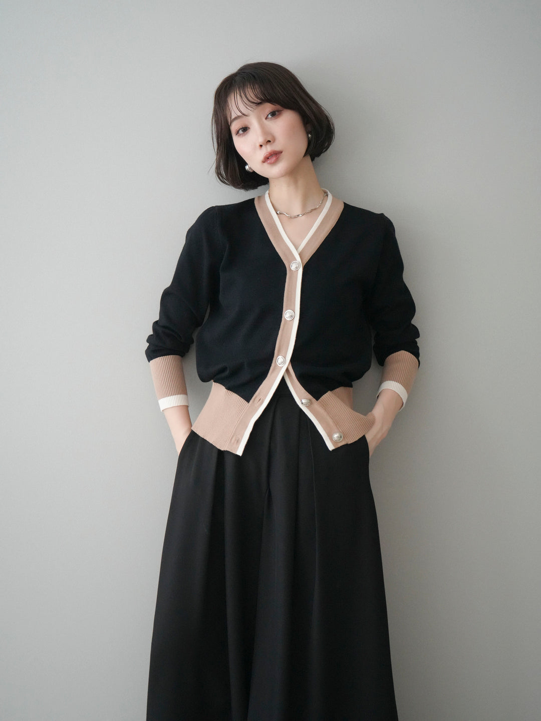 [SET]デザインボタン配色Vネックニットカーディガン+テープベルトタックバギーパンツ(2set)