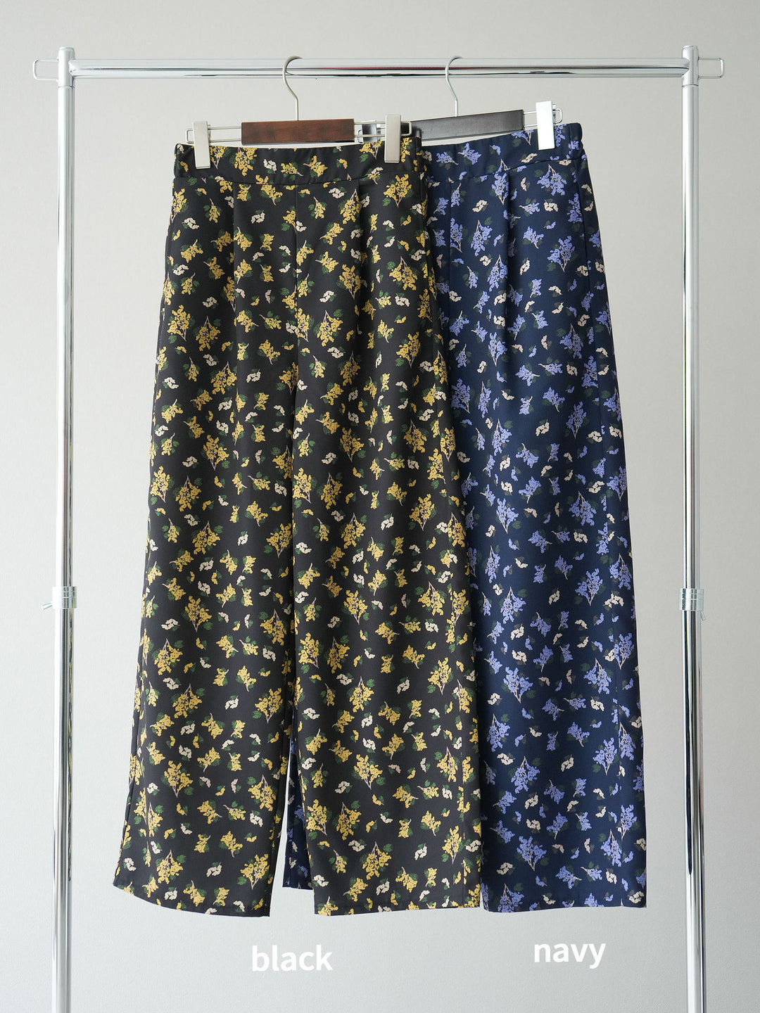 [SET]リネンライク配色フレアタンクトップ+コード刺繍チュールレイヤードパンツ+ブーケプリントタックパンツ(3set)