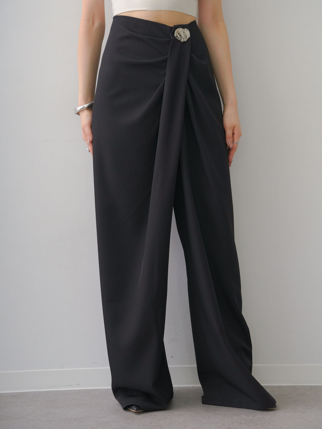 [予約]シルバーモチーフドレープパンツ/black