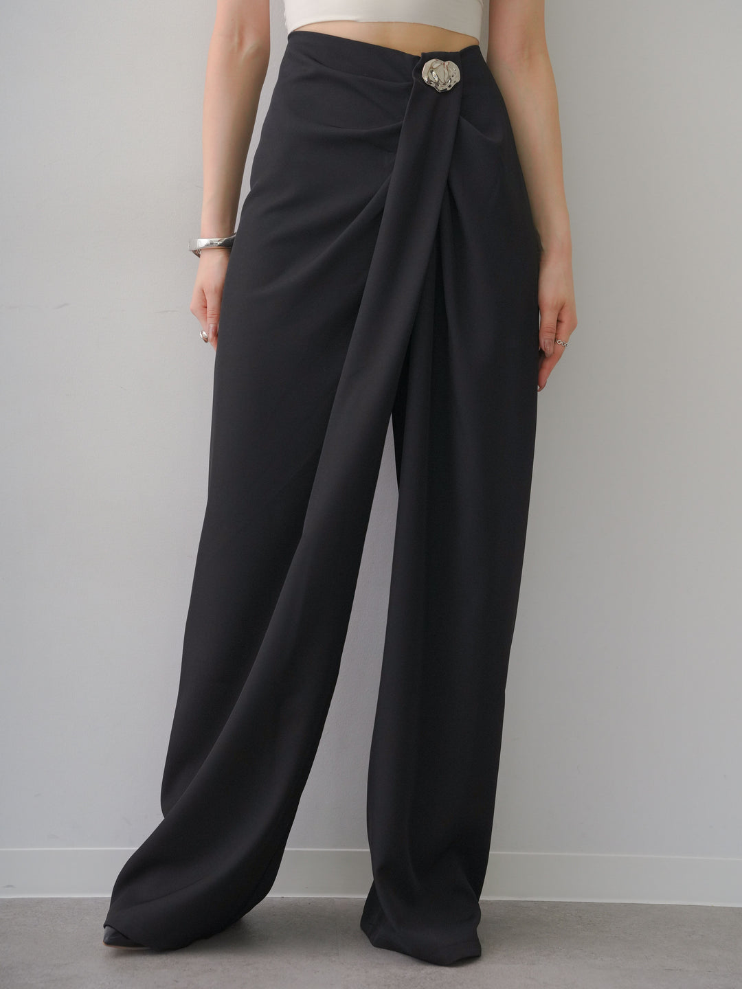 [予約]シルバーモチーフドレープパンツ/black