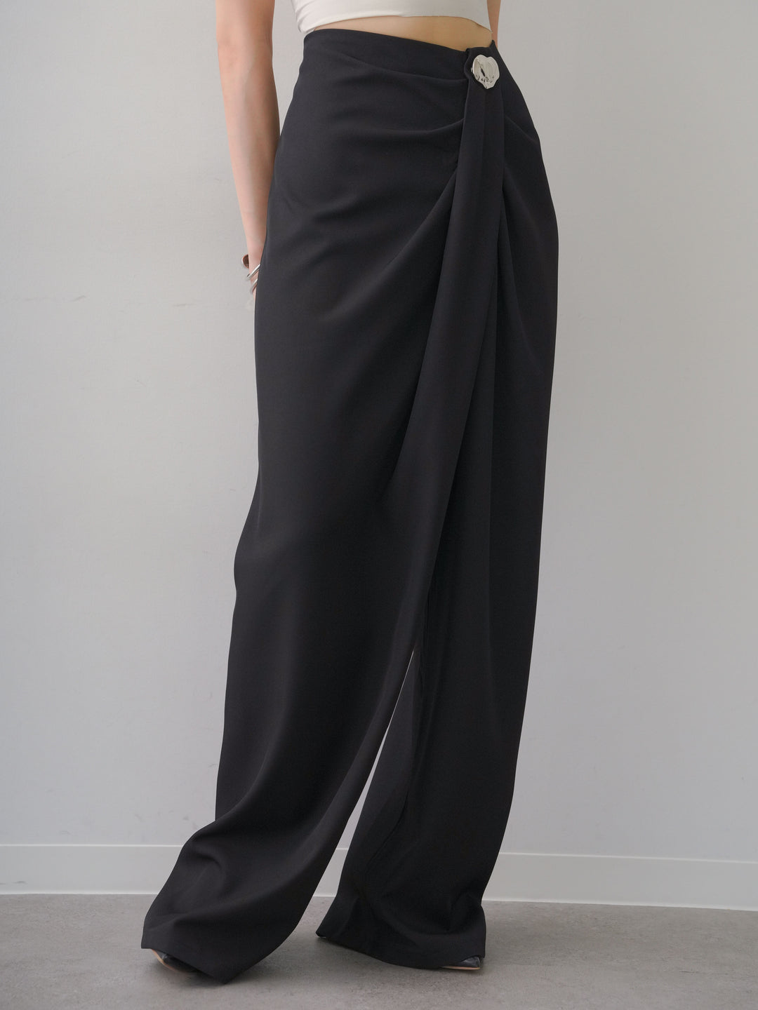 [予約]シルバーモチーフドレープパンツ/black