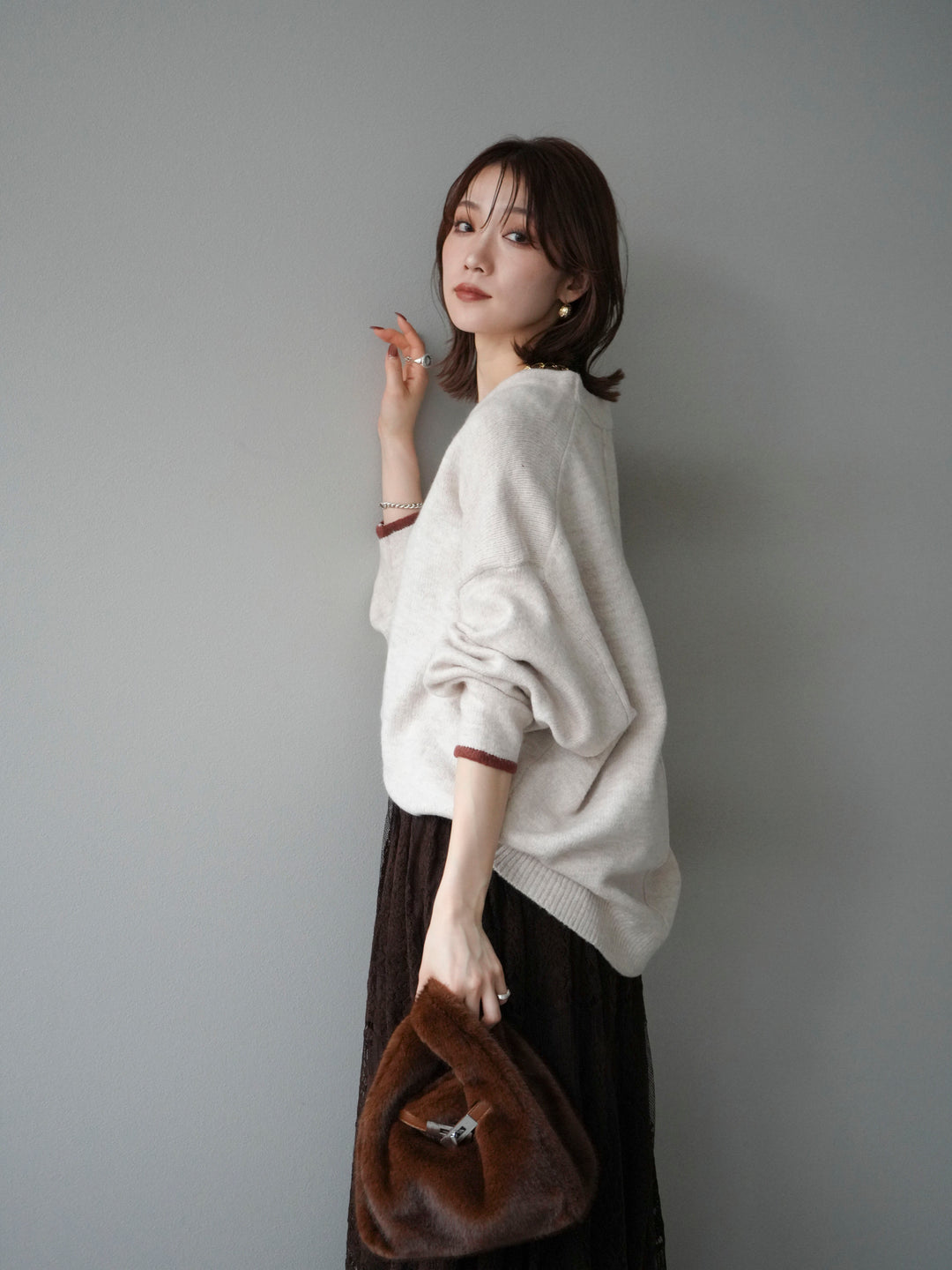 [SET]Vネック配色スリーブニットプルオーバー+選べるアクセセット(2set)