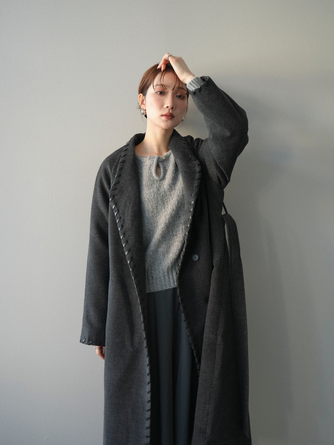[予約]ハンドステッチ裏中綿ロングコート/charcoal