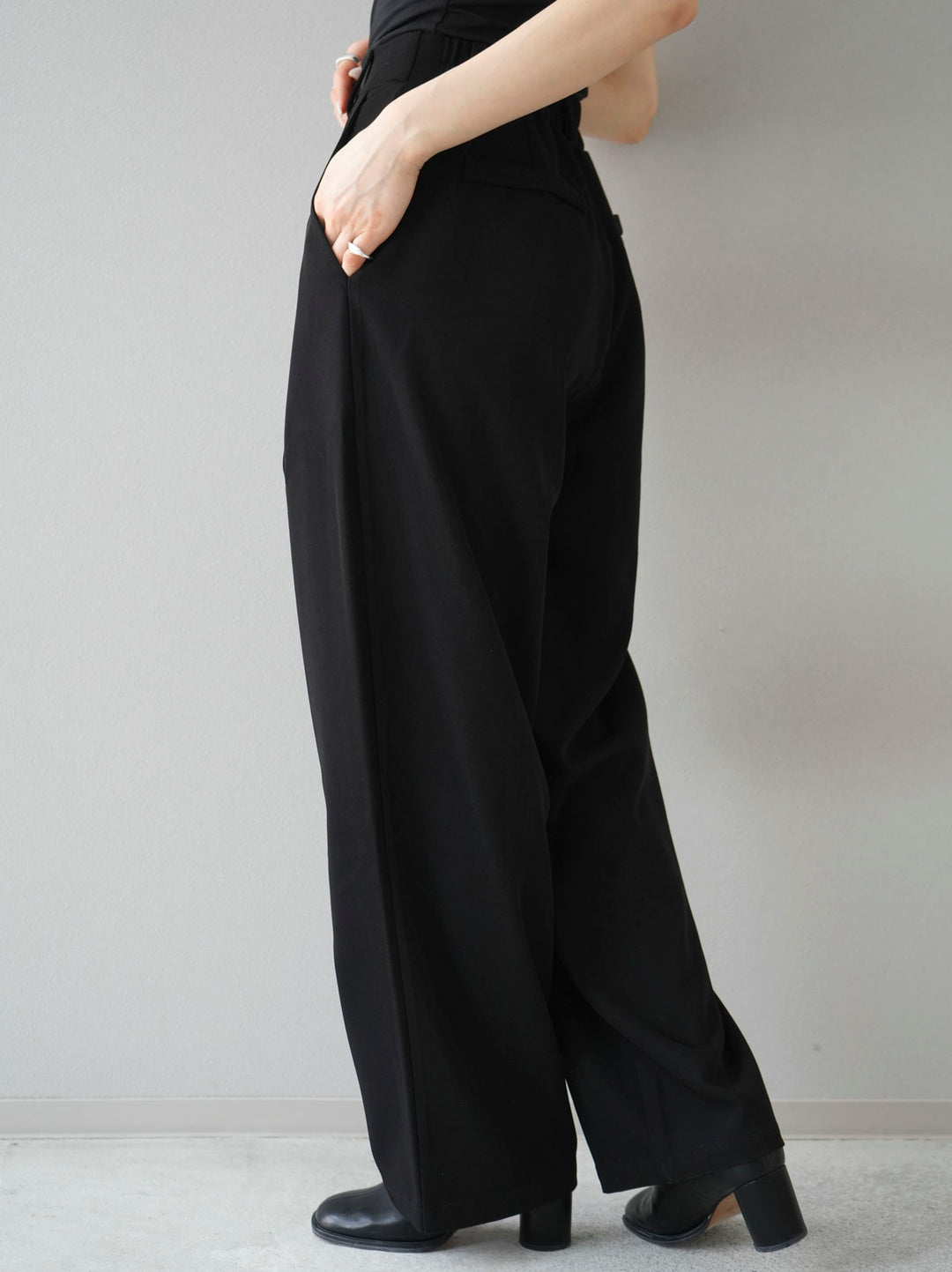 [Pre-order] One-tuck wide pants/black