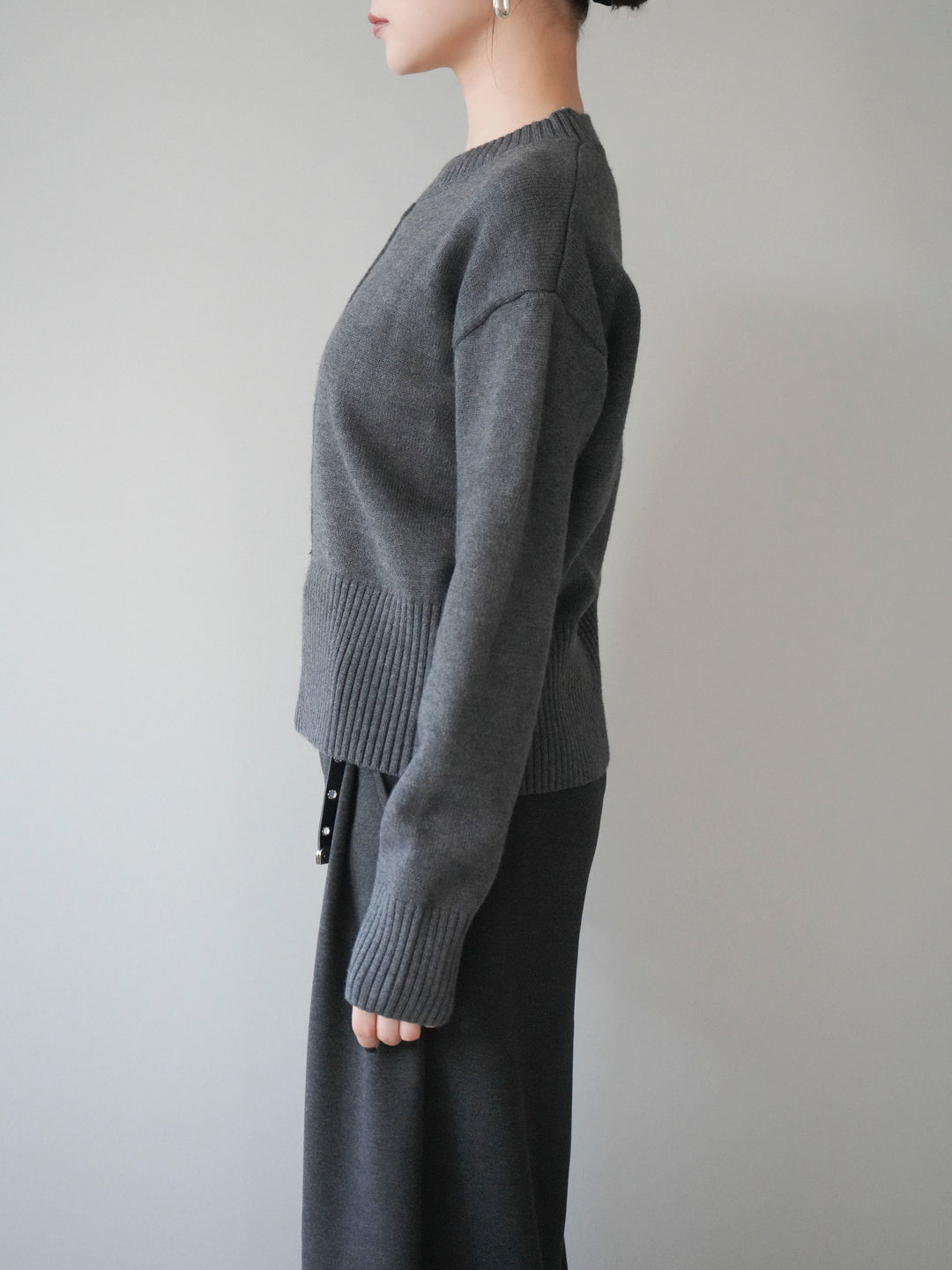 [予約]フロントスリットネックアンサンブルニット/charcoal