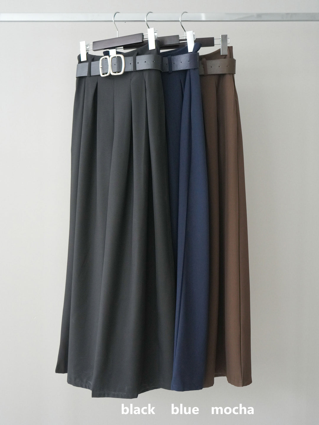 [SET]アシメフリルドッキングステッチノースリブラウス+ダブルバックルベルト付ワイドパンツ(2set)