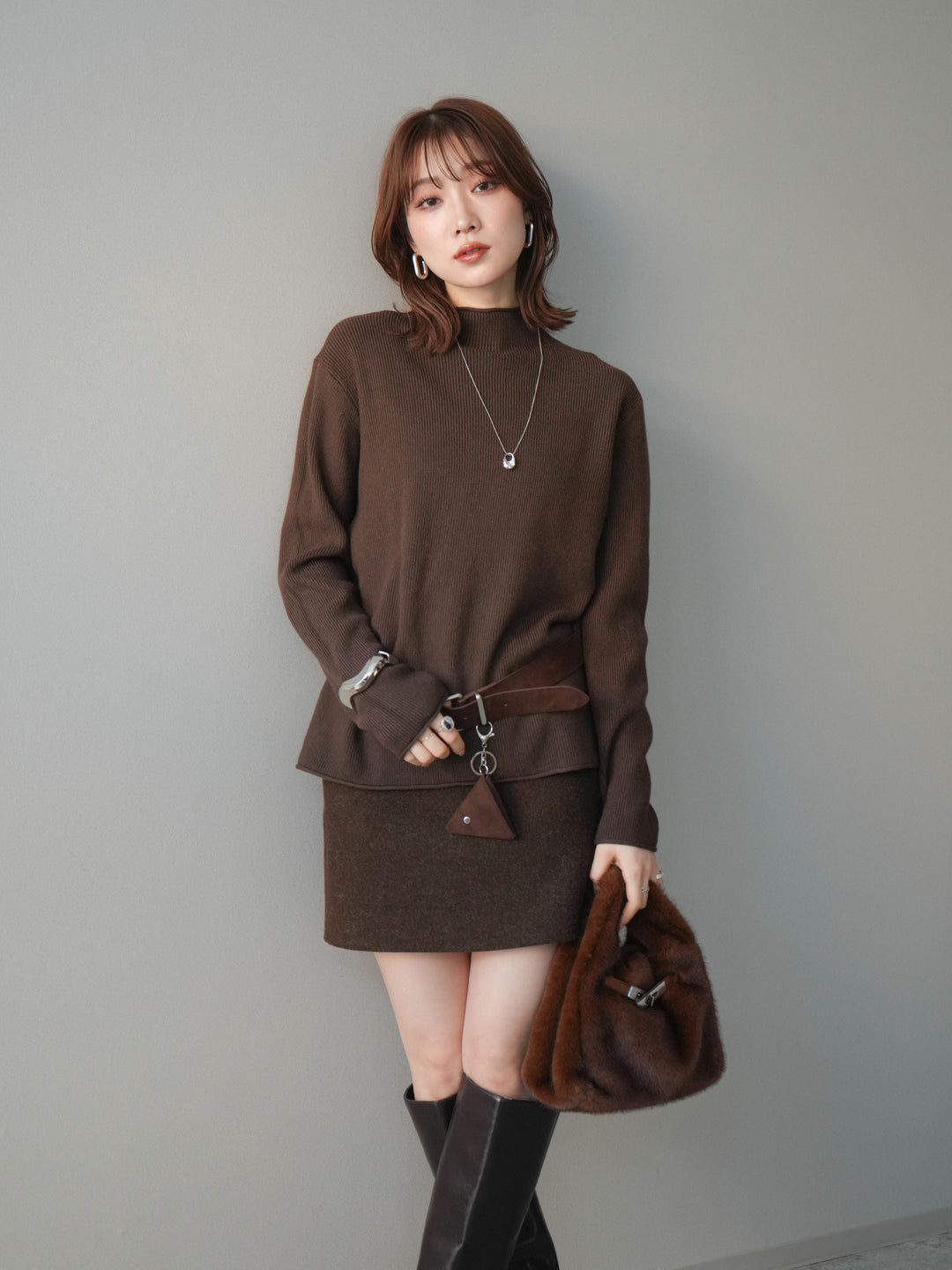 [予約]ボトルネック裾カールリブニットトップス/brown