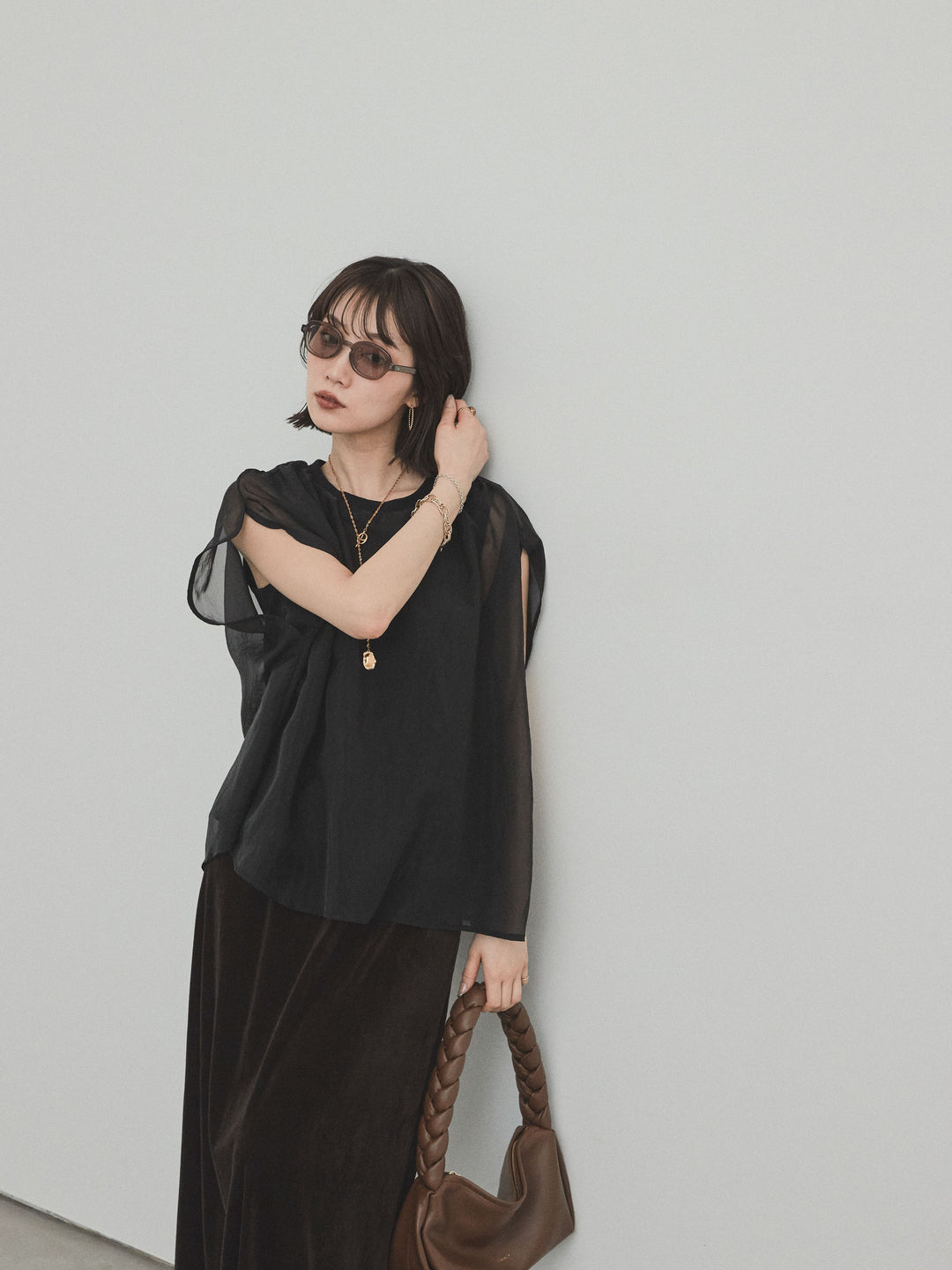 [SET] 緊湊光滑透視層疊上衣 + 天鵝絨低腰裙 (2set)