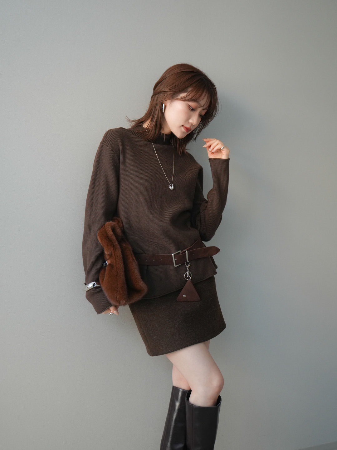 [予約]ボトルネック裾カールリブニットトップス/brown