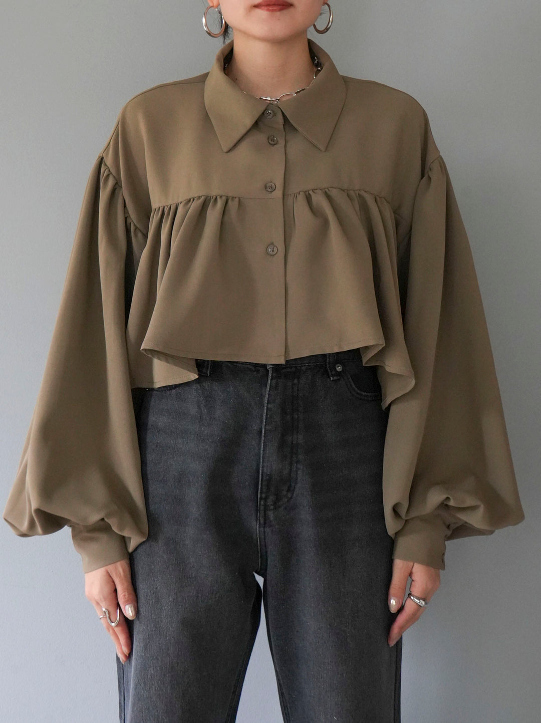 [Pre-order] Short Gathered Blouse/Greige