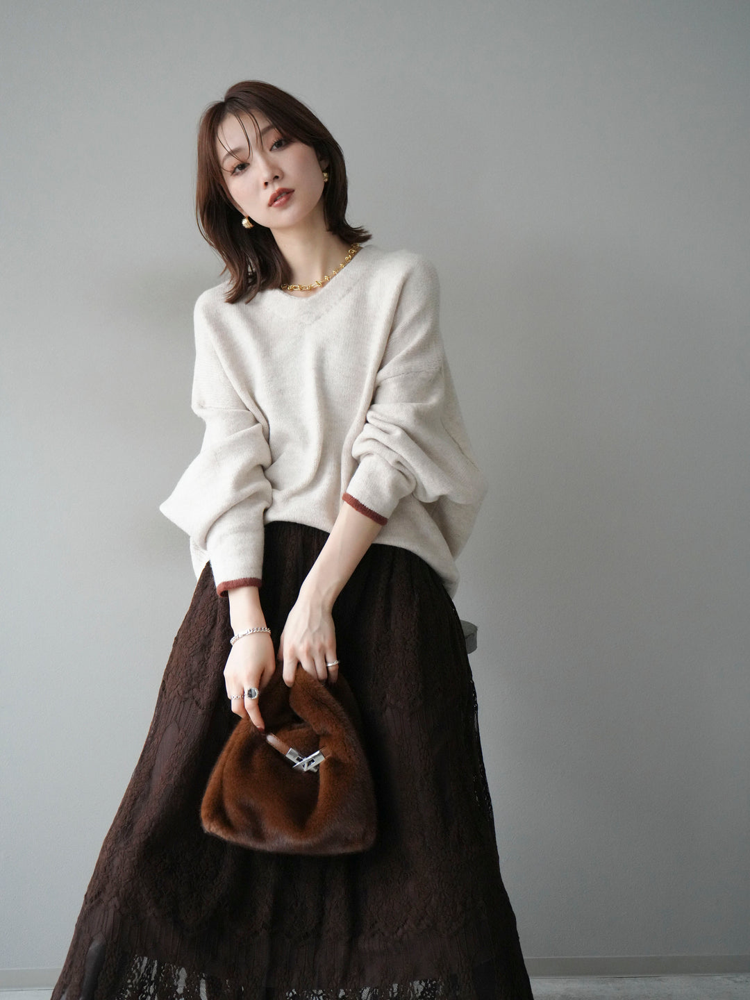 [SET]Vネック配色スリーブニットプルオーバー+選べるアクセセット(2set)