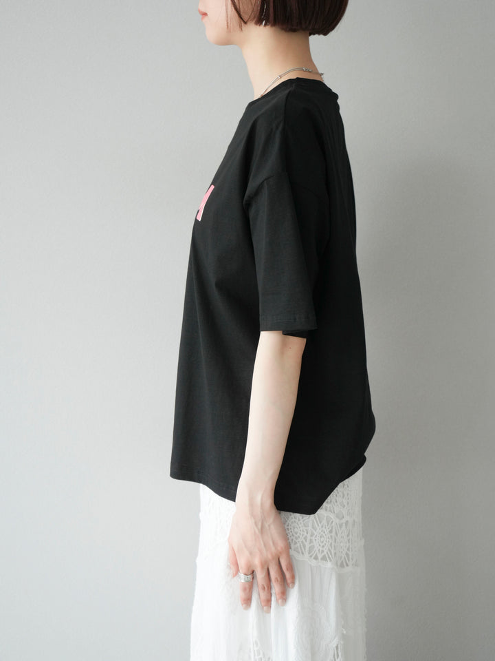 [預訂]“NYUM”標誌印花乾爽觸感棉質T卹/黑色