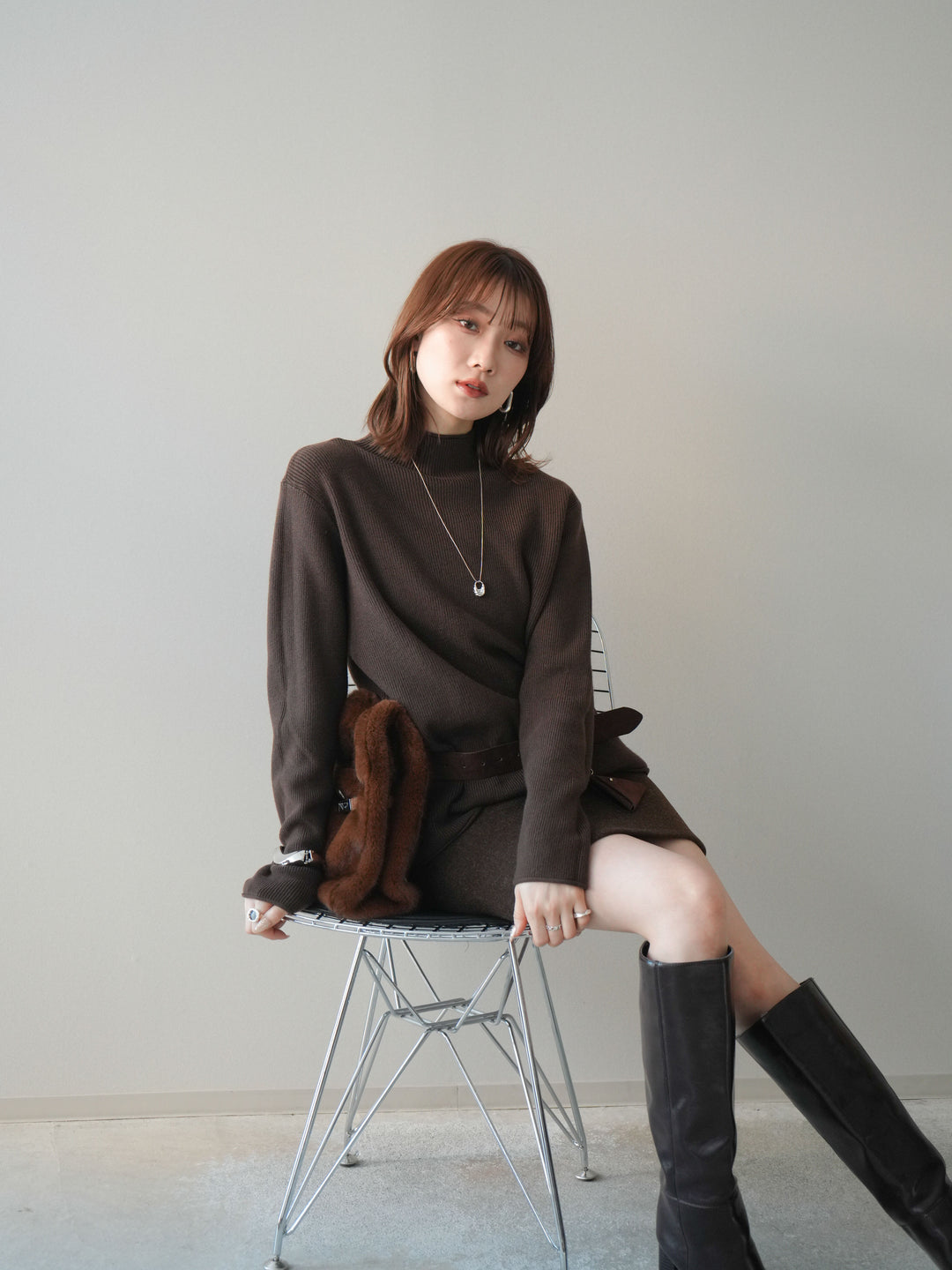 [予約]ボトルネック裾カールリブニットトップス/brown