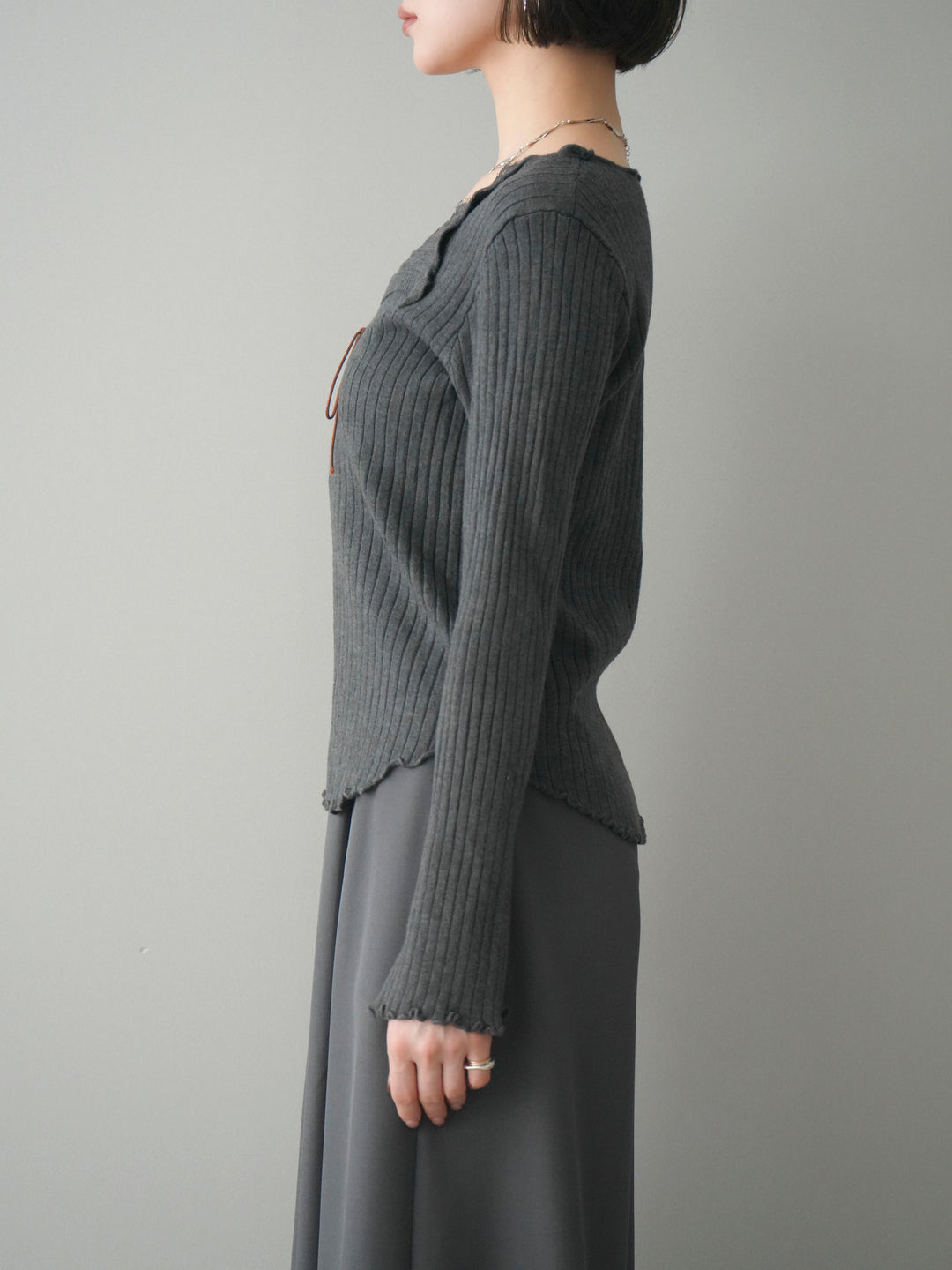 [予約]レースネックレースアップリブニットトップス/gray
