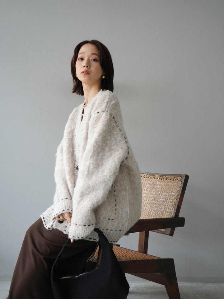 [予約]ステッチVネックニットカーディガン/アイボリー