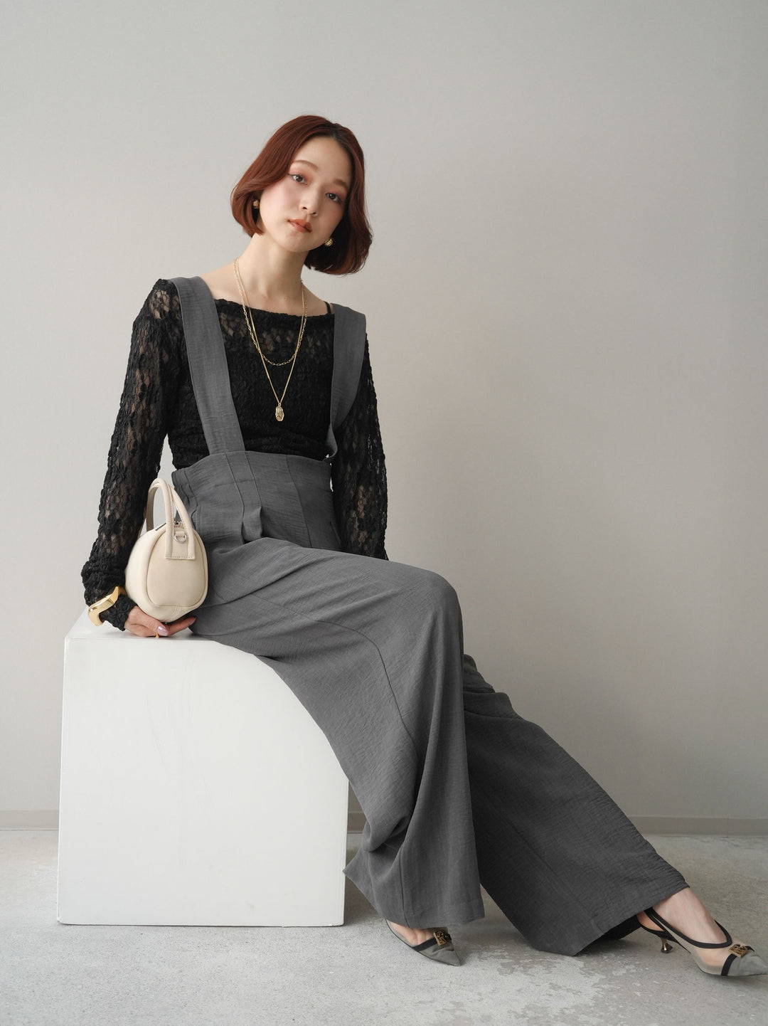 [SET]サイドギャザーレーストップス+シボ加工ハイウエストタックサロペット(2set)