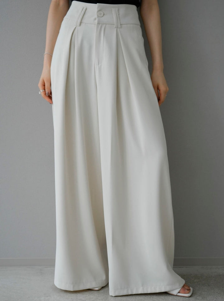 [Pre-order] Wide flare tuck pants/ivory
