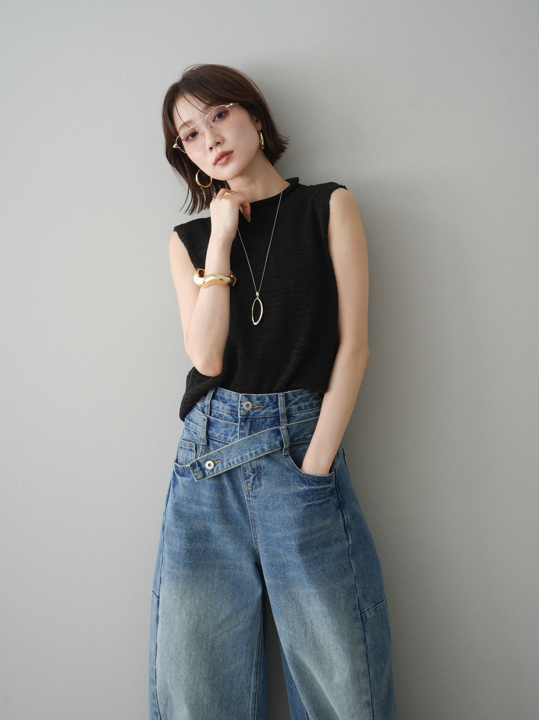 【套裝】無袖亞麻質感透視針織套頭衫 + 不對稱闊腿牛仔褲（兩件套）