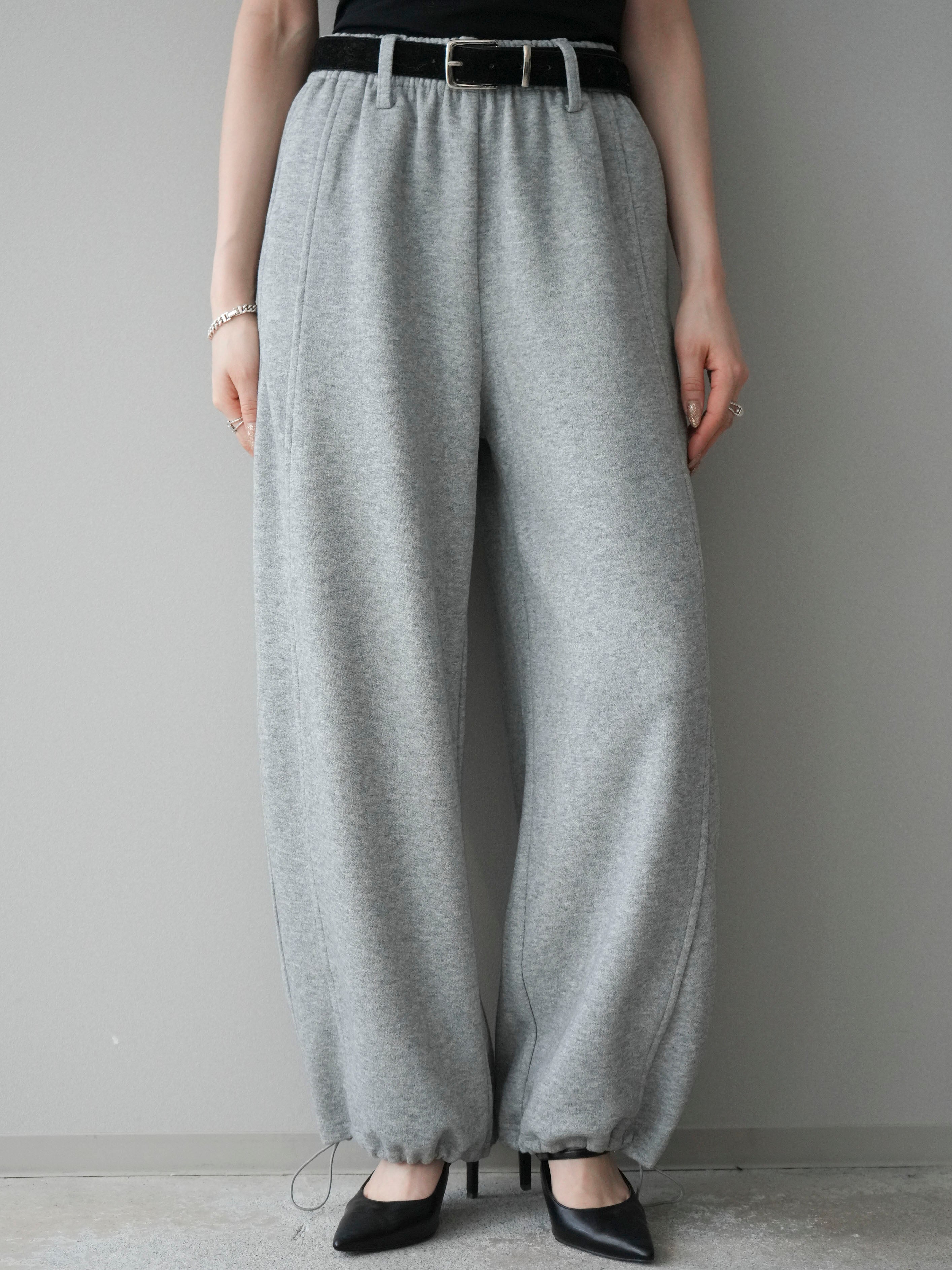 【完売品】VITALIBERA スウェットパンツ ライトグレー　しょーきち 予約]ベルト付裾ドロストスエットパンツ/lightgray – Lumier