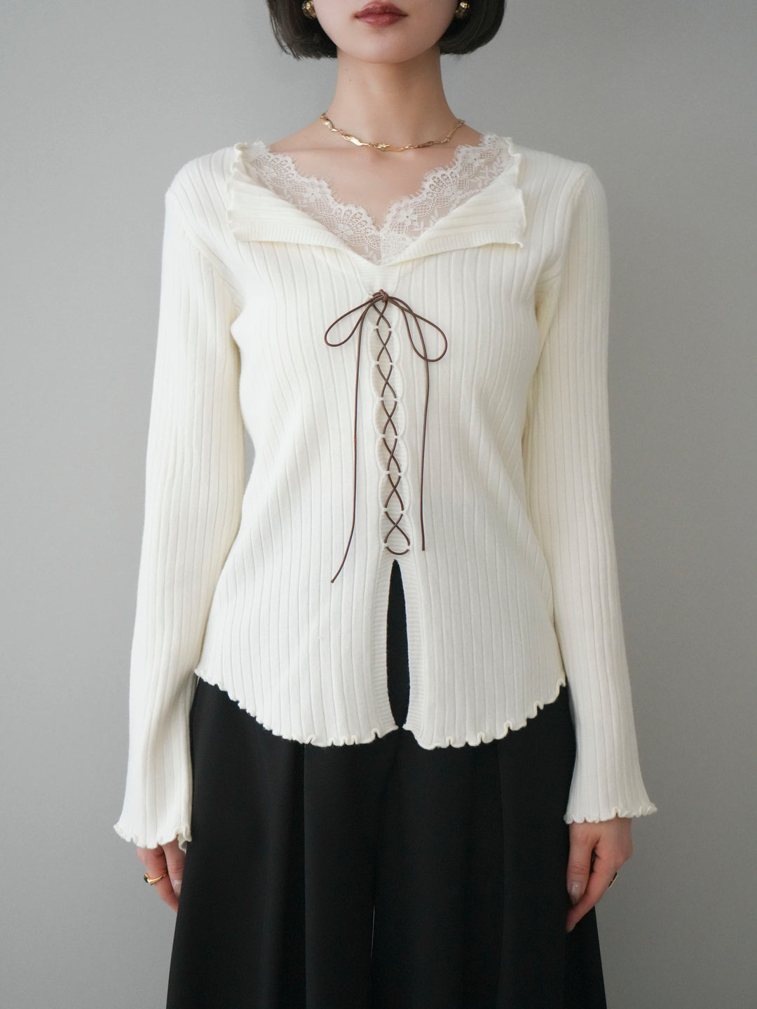 [予約]レースネックレースアップリブニットトップス/ivory