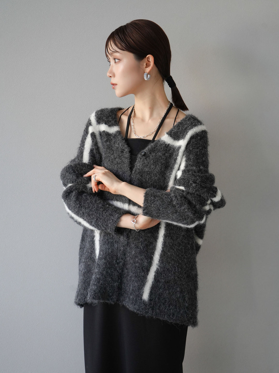 [預訂] 毛絨格紋開襟衫/炭灰