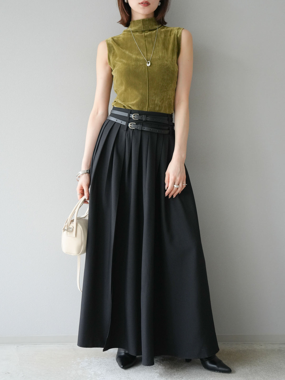 [SET]シアーベロアプチネックノースリーブトップス+エステルプリーツスリットスカート(2set)