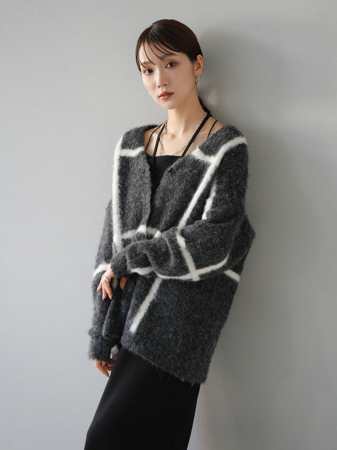 [預訂] 毛絨格紋開襟衫/炭灰