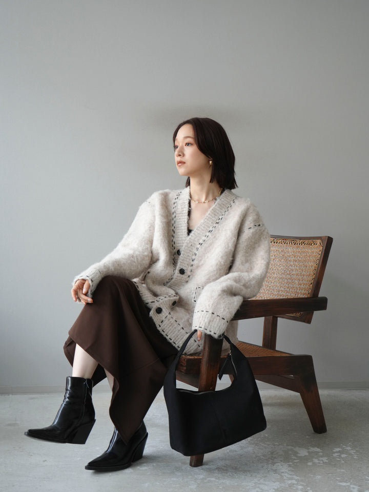 [予約]ステッチVネックニットカーディガン/アイボリー