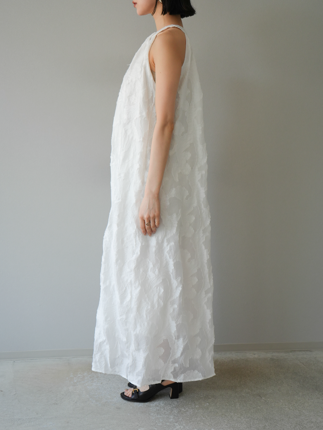 【預購】提花掛脖洋裝/白色