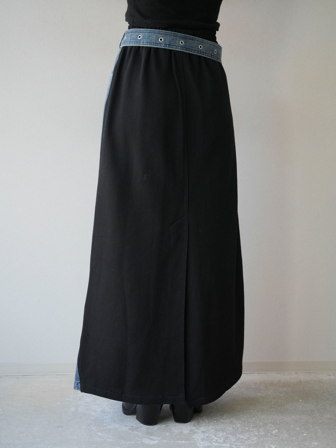[予約]デザインベルトデニムドッキングスウェットスカート/ブラック