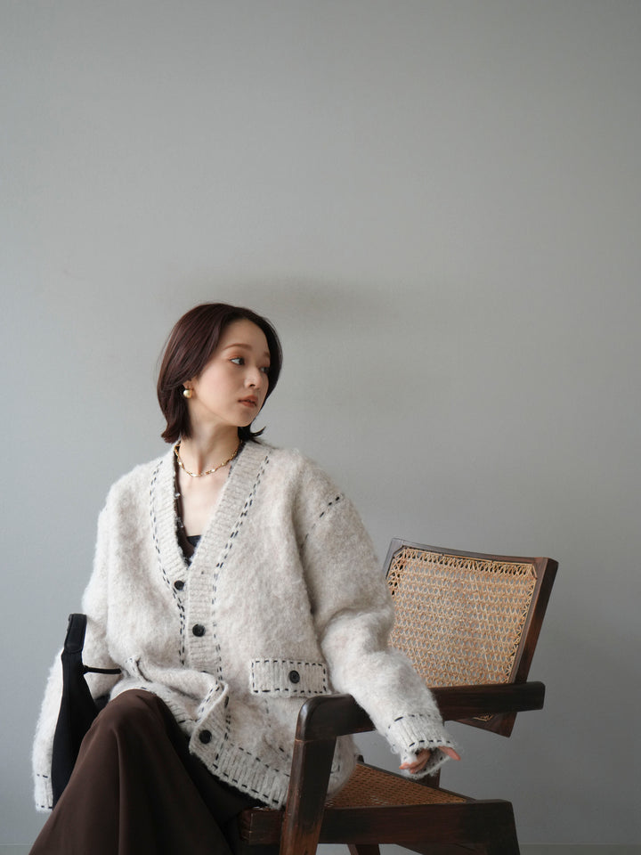 [予約]ステッチVネックニットカーディガン/アイボリー
