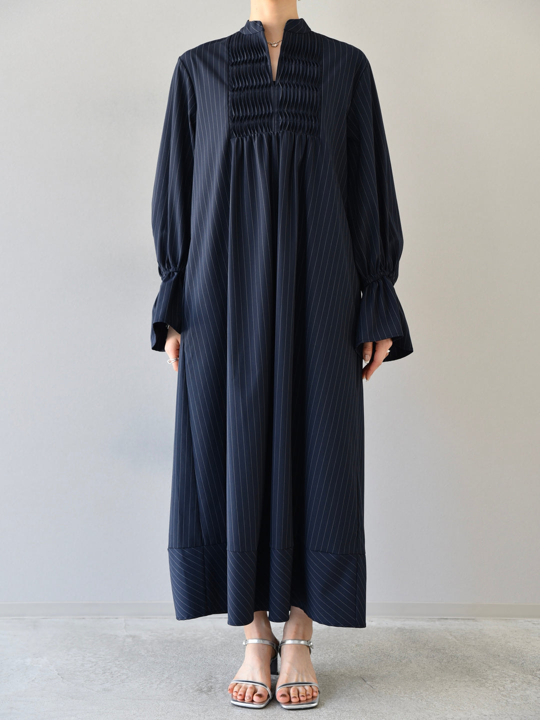 [予約]SUSTAINABLE DESIGN PINTUCK STRIPE SHIRT ONE-PIECE/NAVY