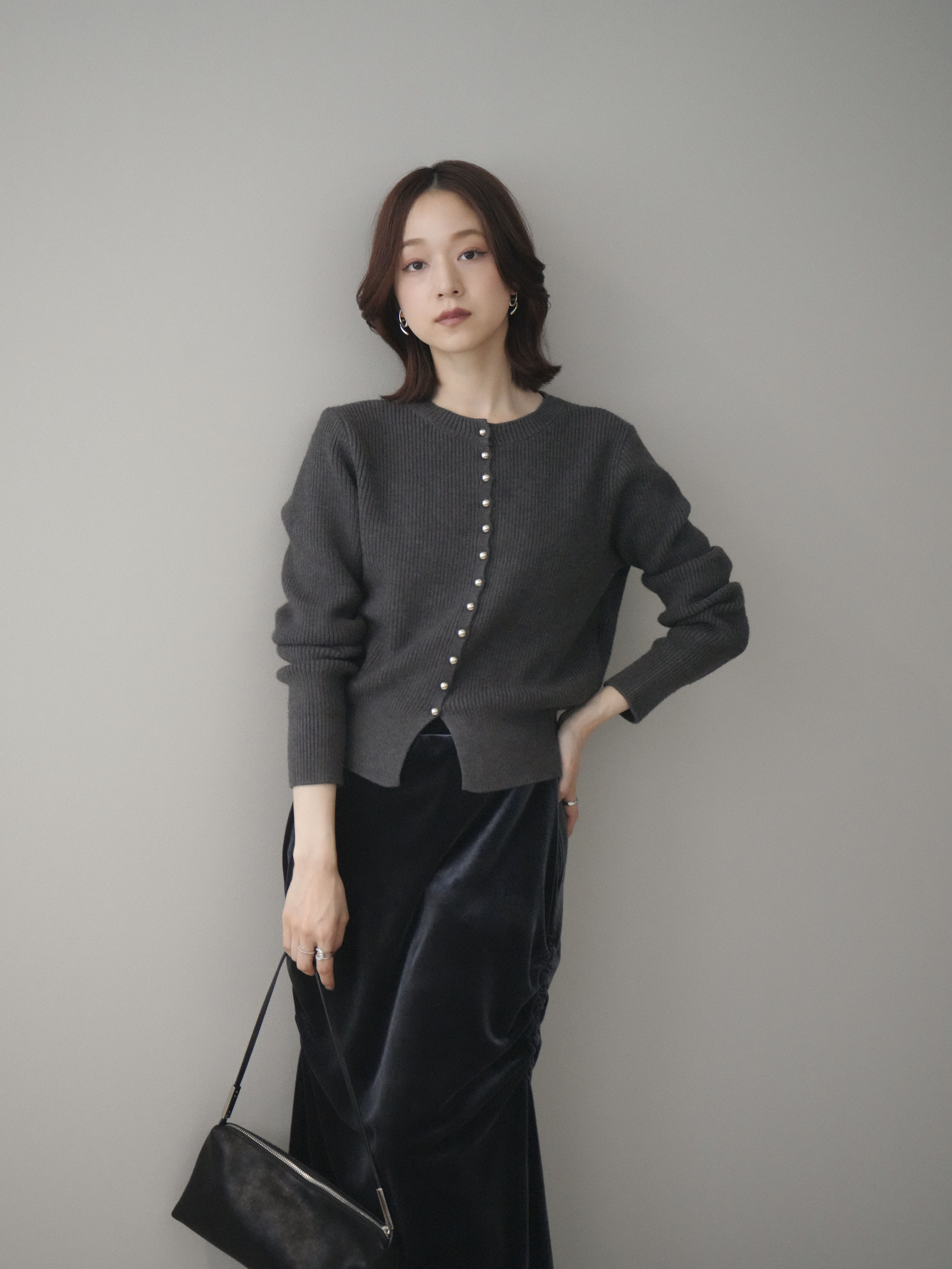 【美品】BLACK LABEL 御幸毛織生地　濃紺　銀ボタン 予約]シルバーボタン畦編みニットカーディガン/charcoal – Lumier