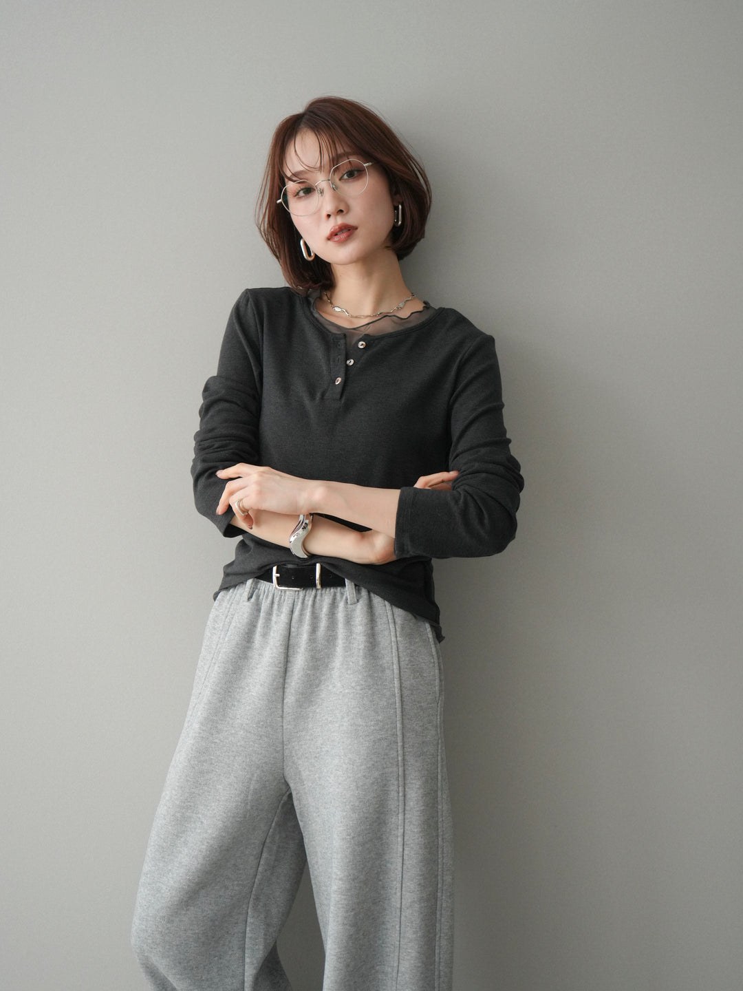 [予約]チュールレイヤードヘンリーネックカットソー/charcoal