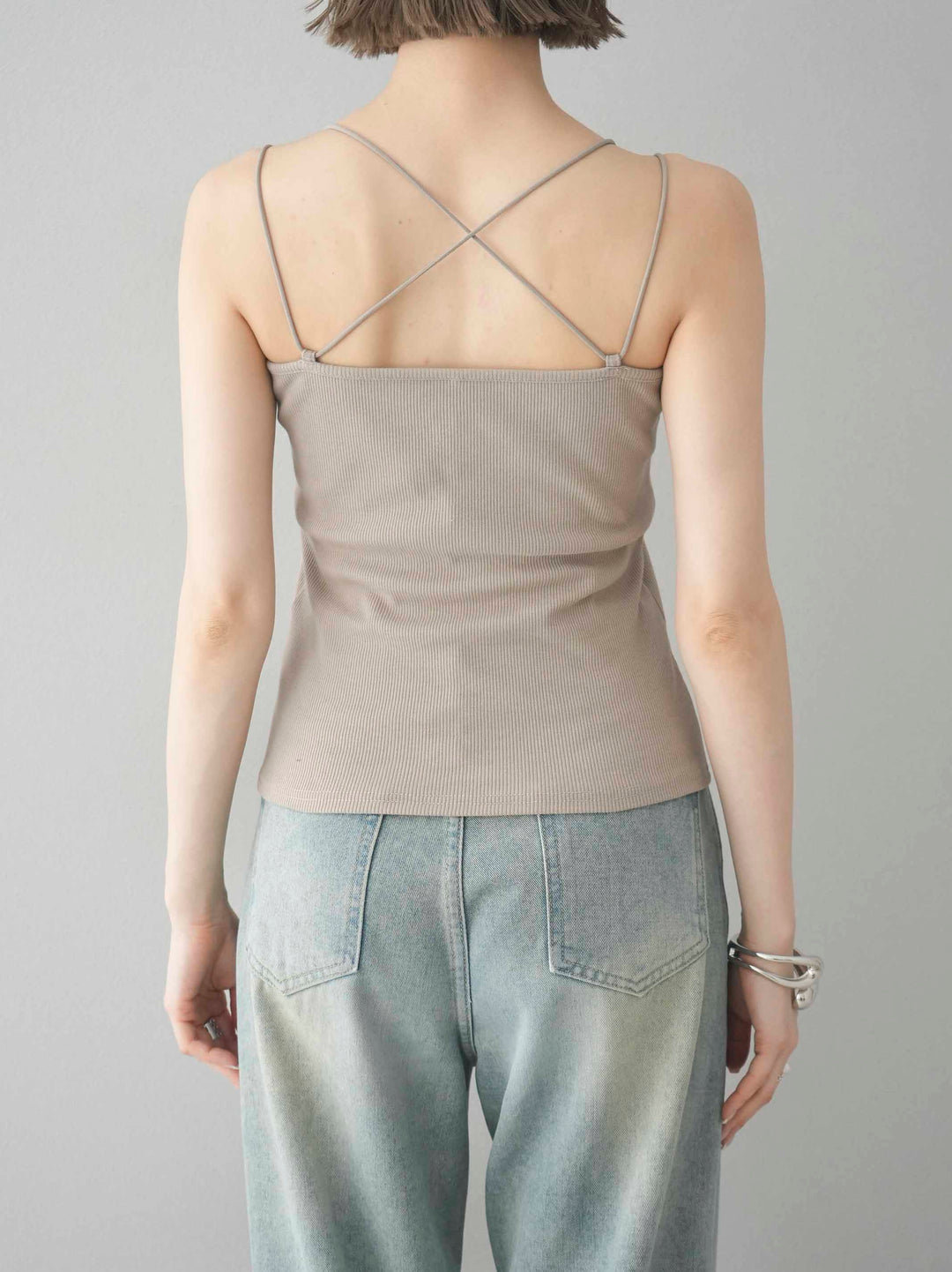 【預購】後背交叉罩杯吊帶背心/米色