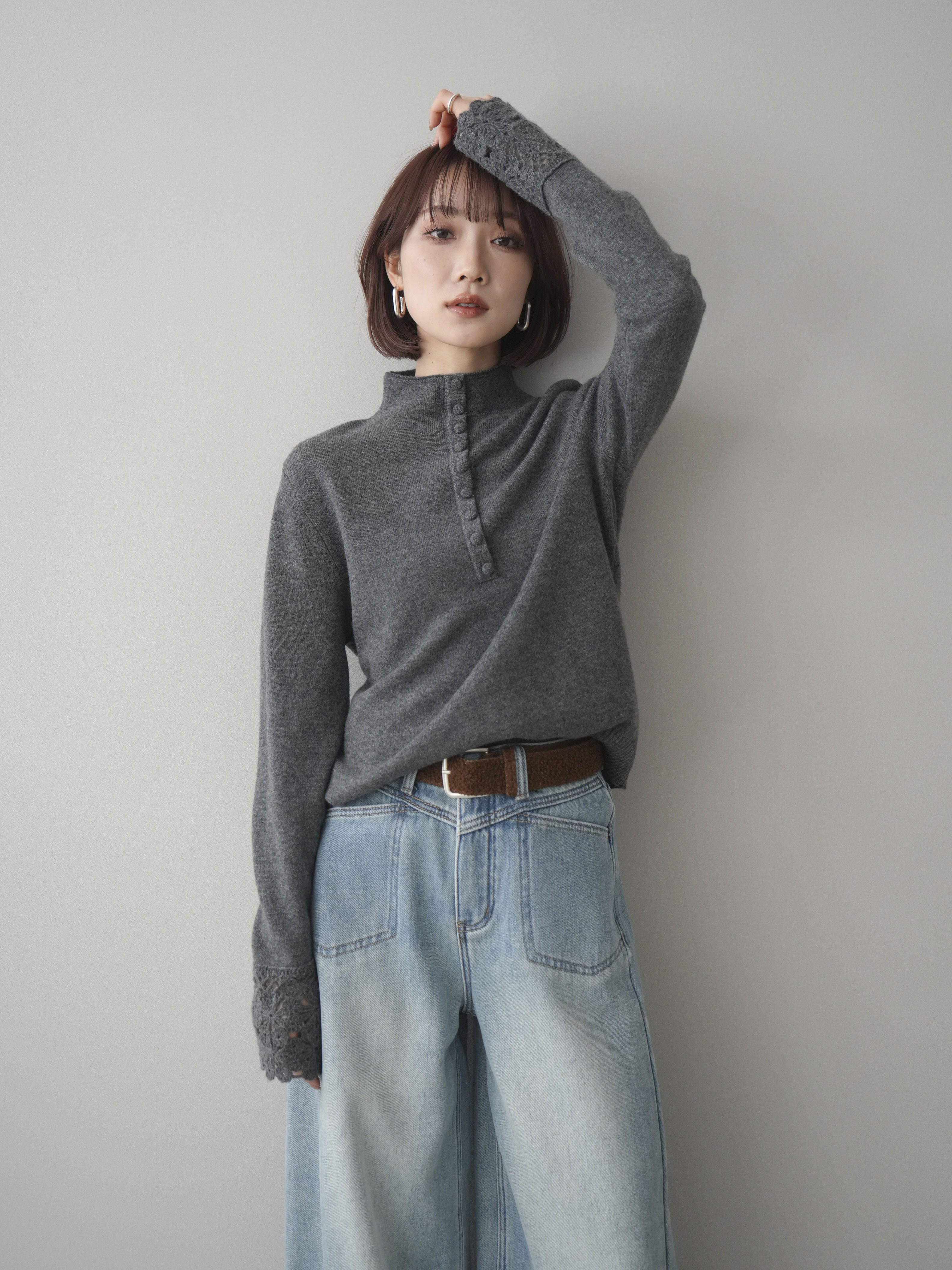 予約]袖スカラップレースフロントボタンウールニットトップス/gray