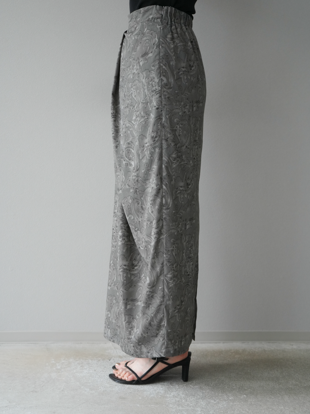 [予約]ペイズリープリントタックIラインスカート/グレー