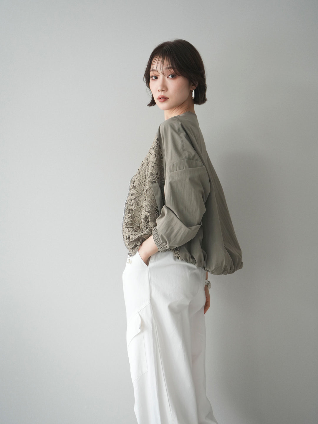 [SET]レースドッキングブルゾン+タックデザイン裾ドロストカーゴパンツ+カップ付テレコリブベアキャミソール(3set)