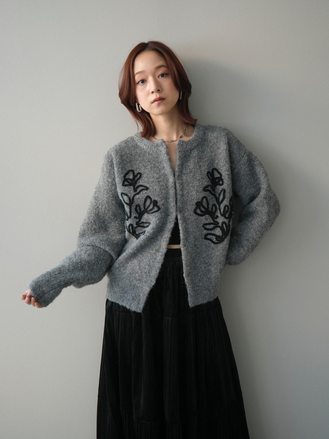 [SET]テープ刺繍ホック開きブークレニットカーディガン+ベロアティアードワッシャースカート(2set)