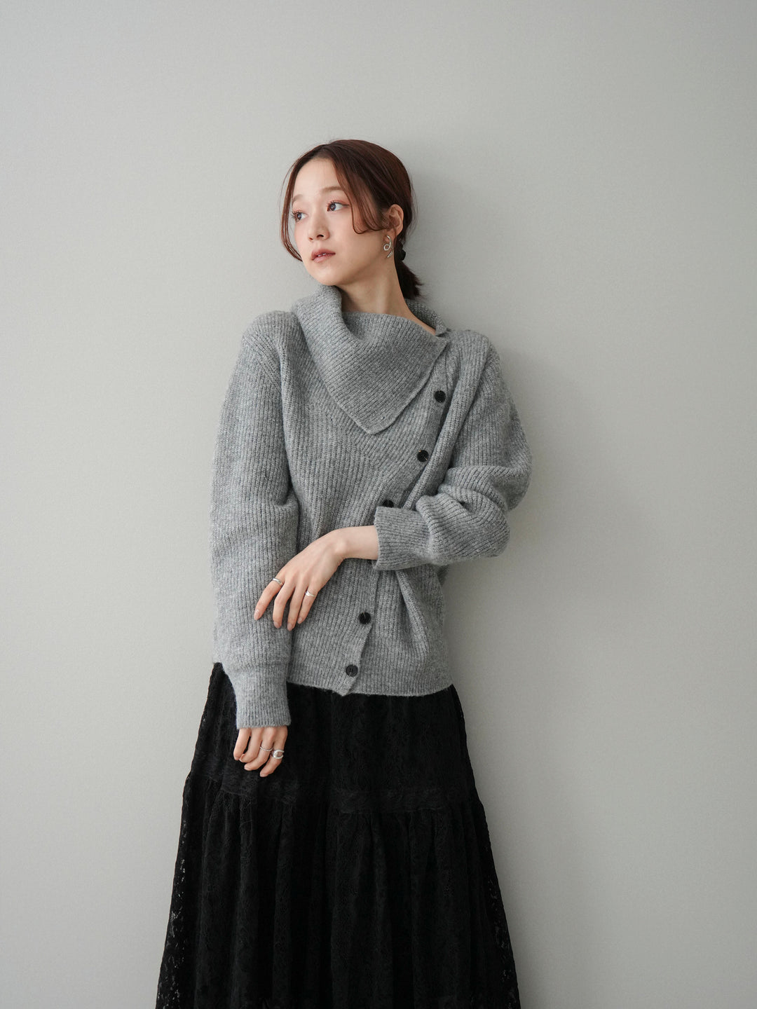 [SET]ハイネックデザインボタンニットカーディガン+起毛レースティアードスカート(2set)