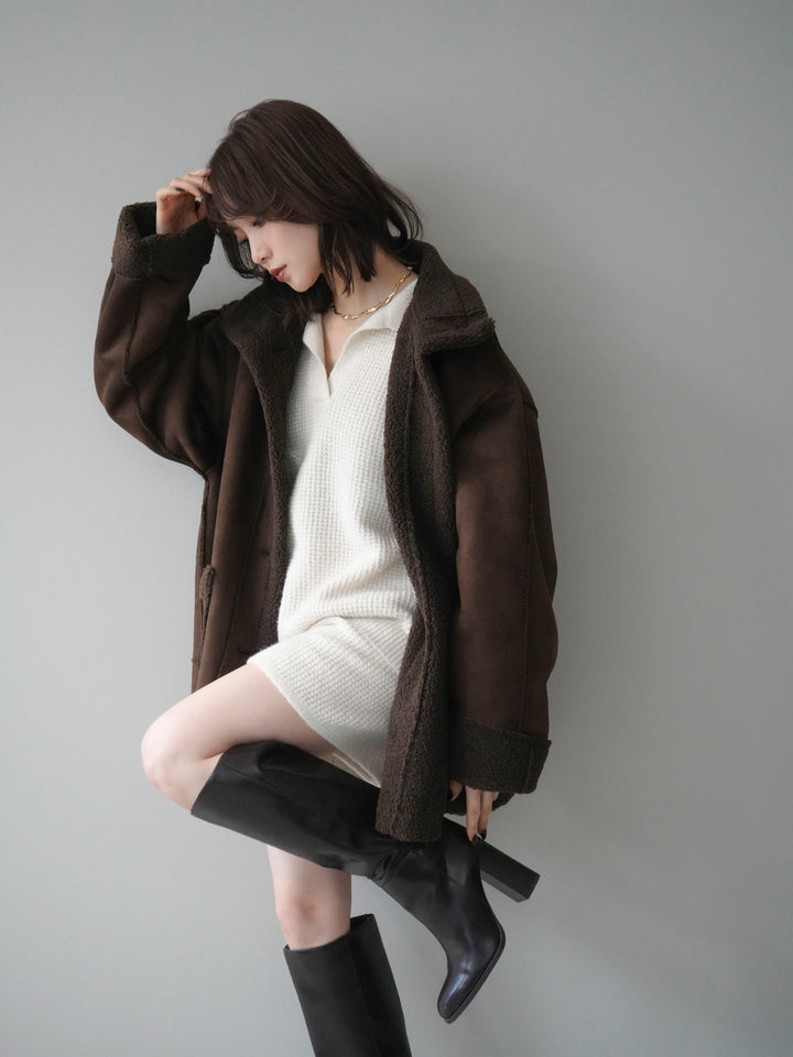 [予約]スタンドネックフェイクムートンミディアムコート/brown
