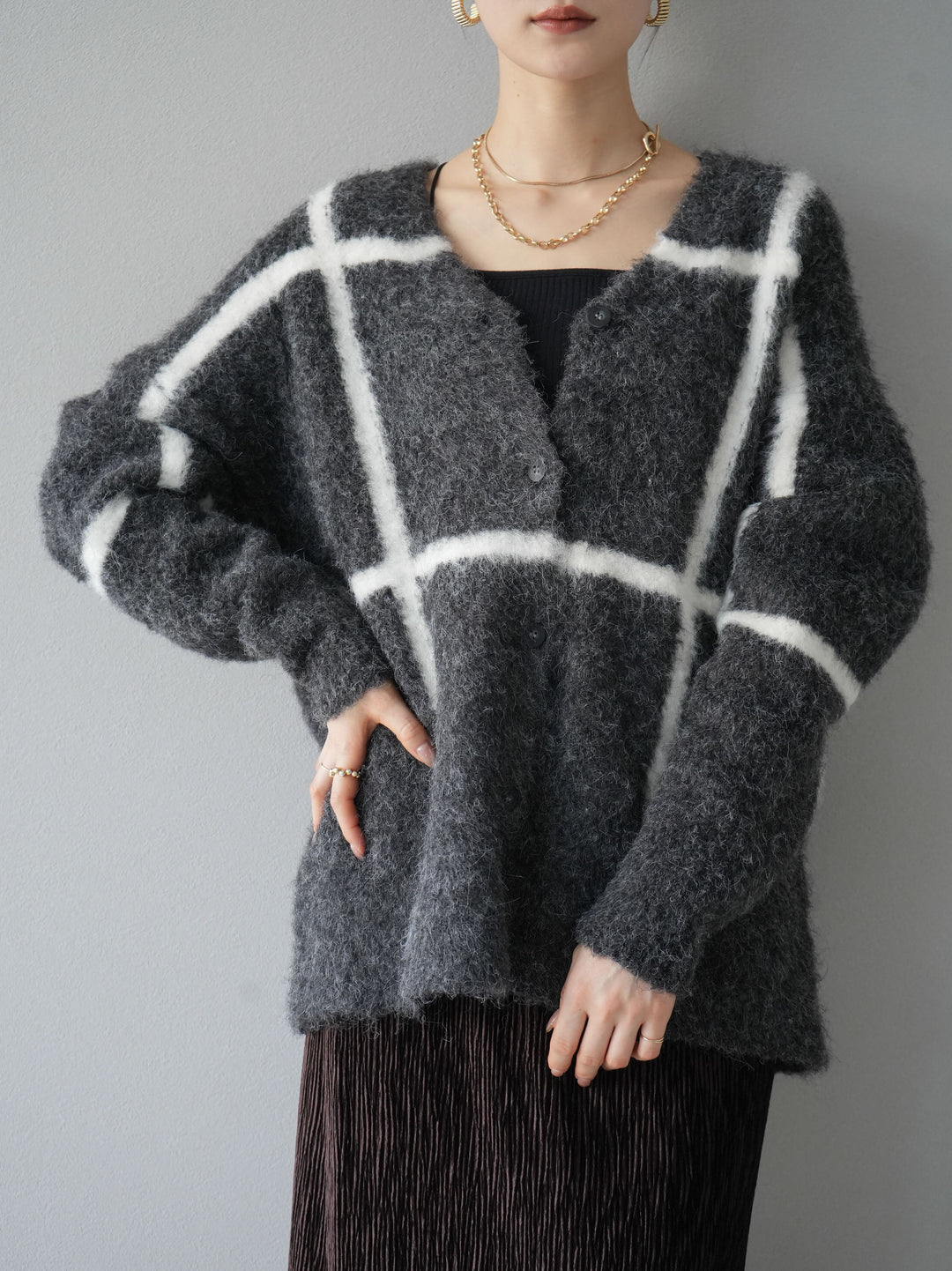 [預訂] 毛絨格紋開襟衫/炭灰