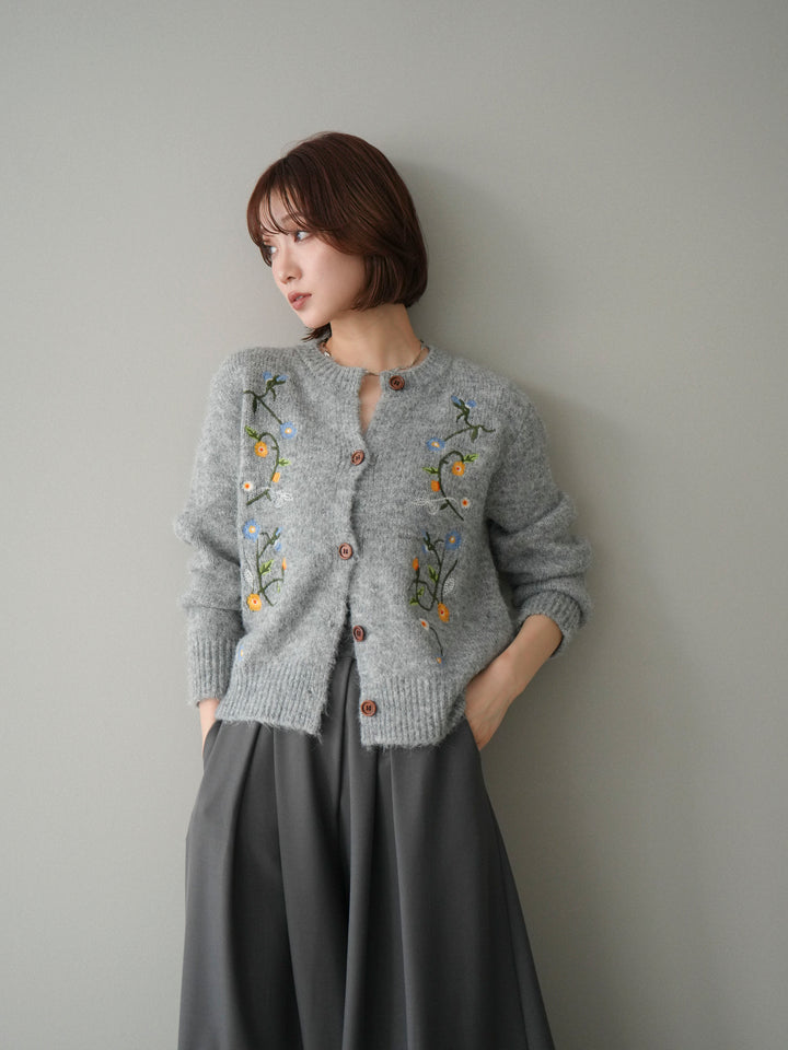 【預購】花朵刺繡針織開襟衫 / 灰色