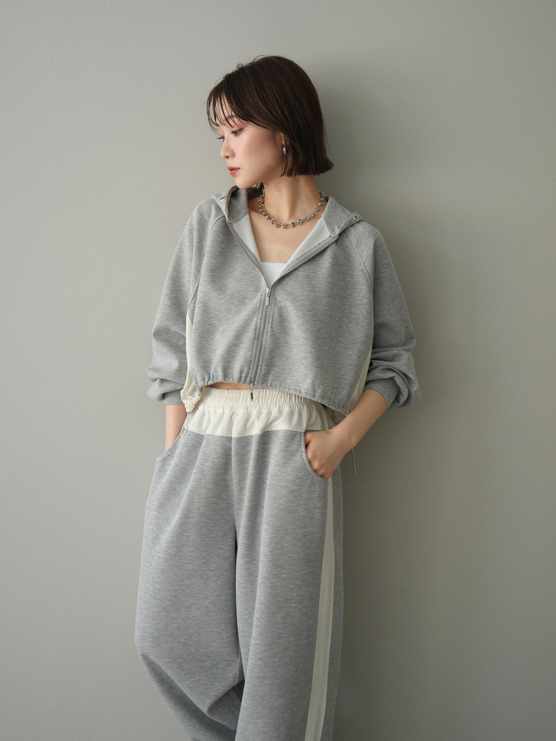 [予約]バイカラー異素材ライトポンチクロップドZIPフーディー/gray
