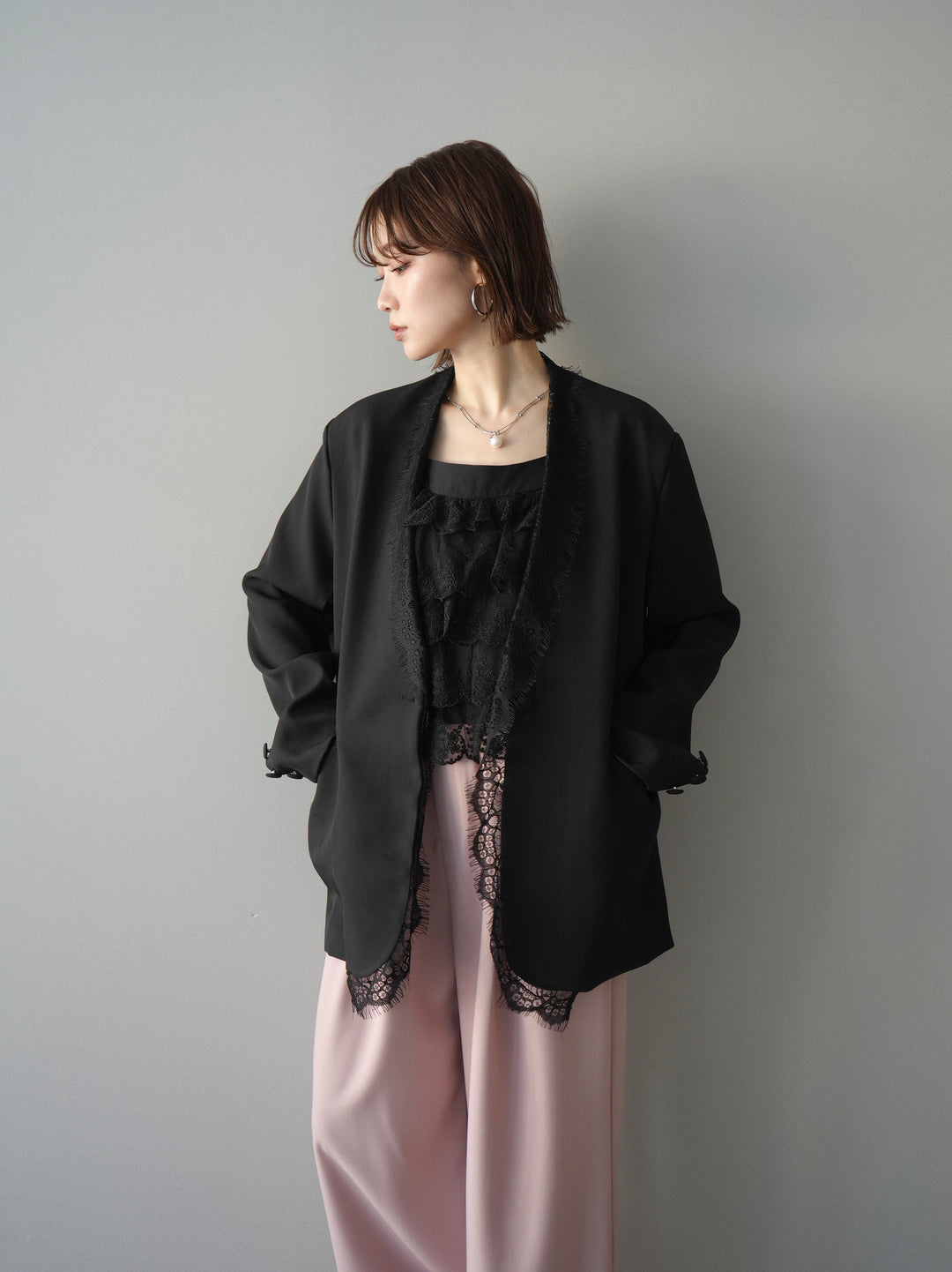 [SET]ノーカラーレースジャケット+スカラップレースフリルキャミソール+ベルト付キーホルダーモチーフワイドパンツ(3set)