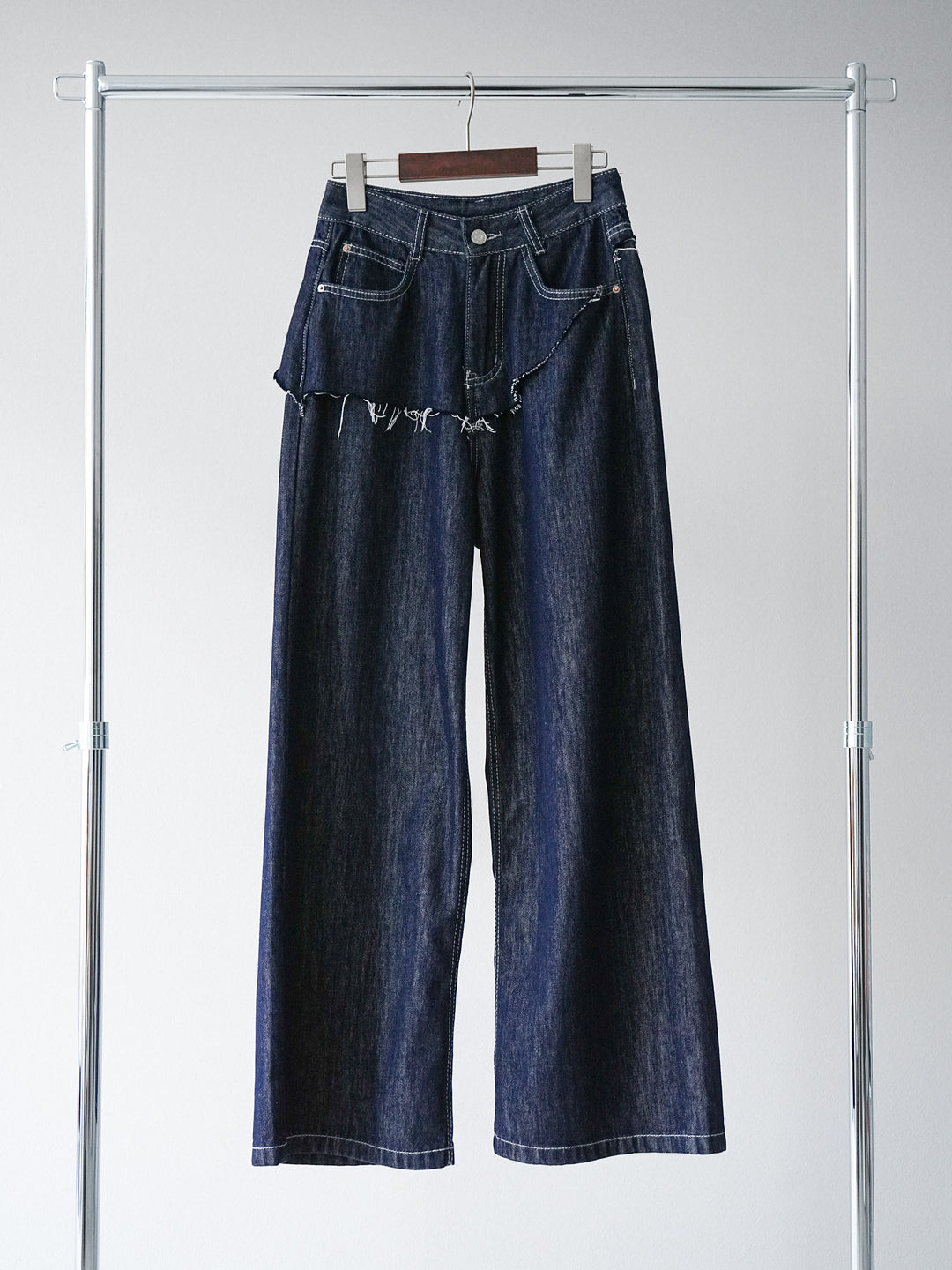 [SET] 縮肩喇叭背心 + 臀部設計牛仔褲 (2 件套)