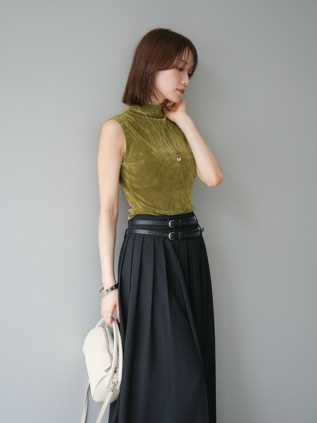 [SET]シアーベロアプチネックノースリーブトップス+エステルプリーツスリットスカート(2set)