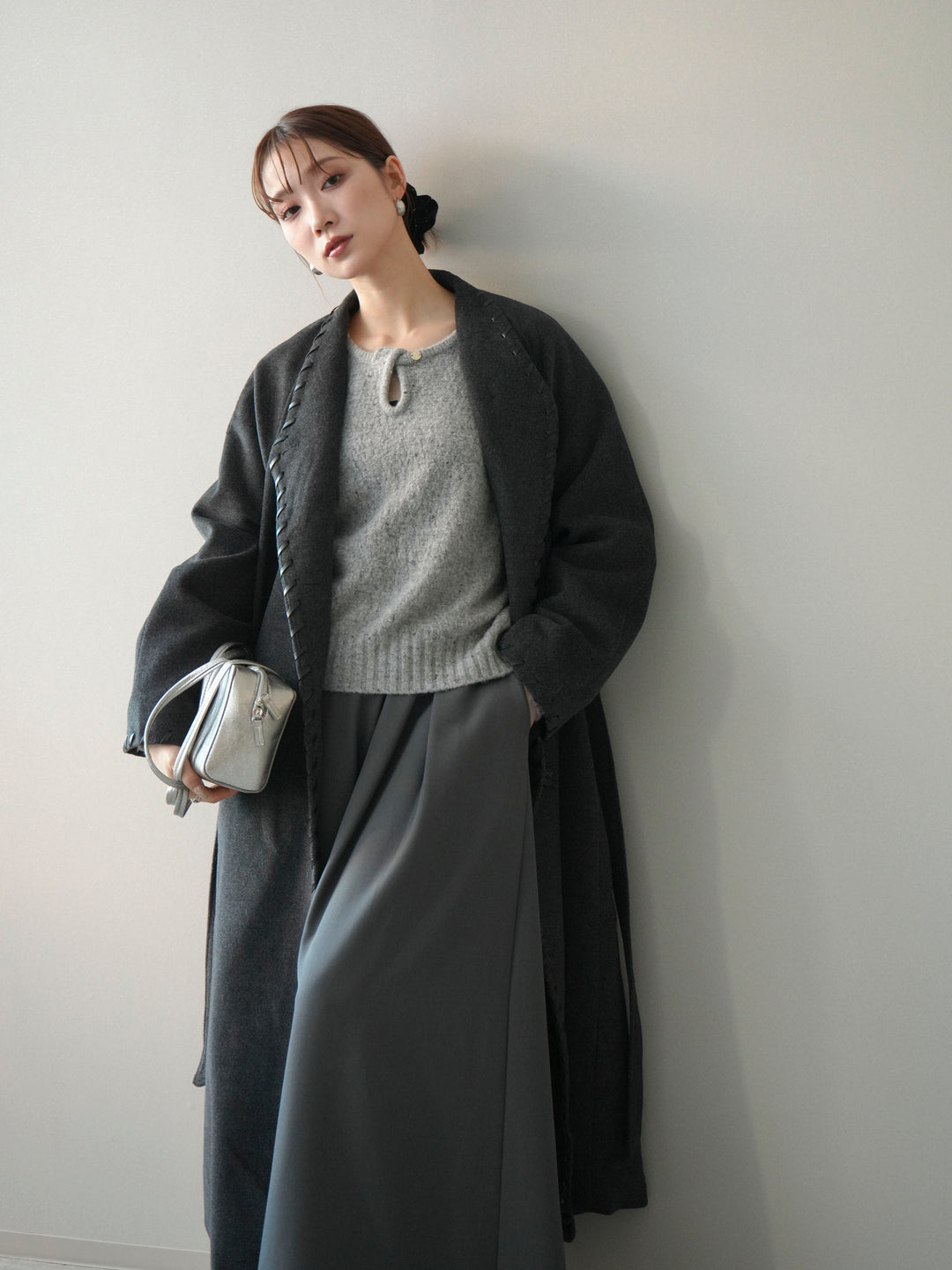 [予約]ハンドステッチ裏中綿ロングコート/charcoal